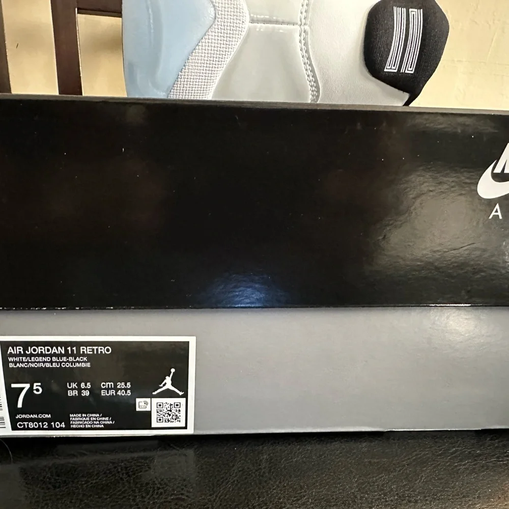 BRAND NEW Jordan 11 Retro Legend Blue - Picture 3 of 3